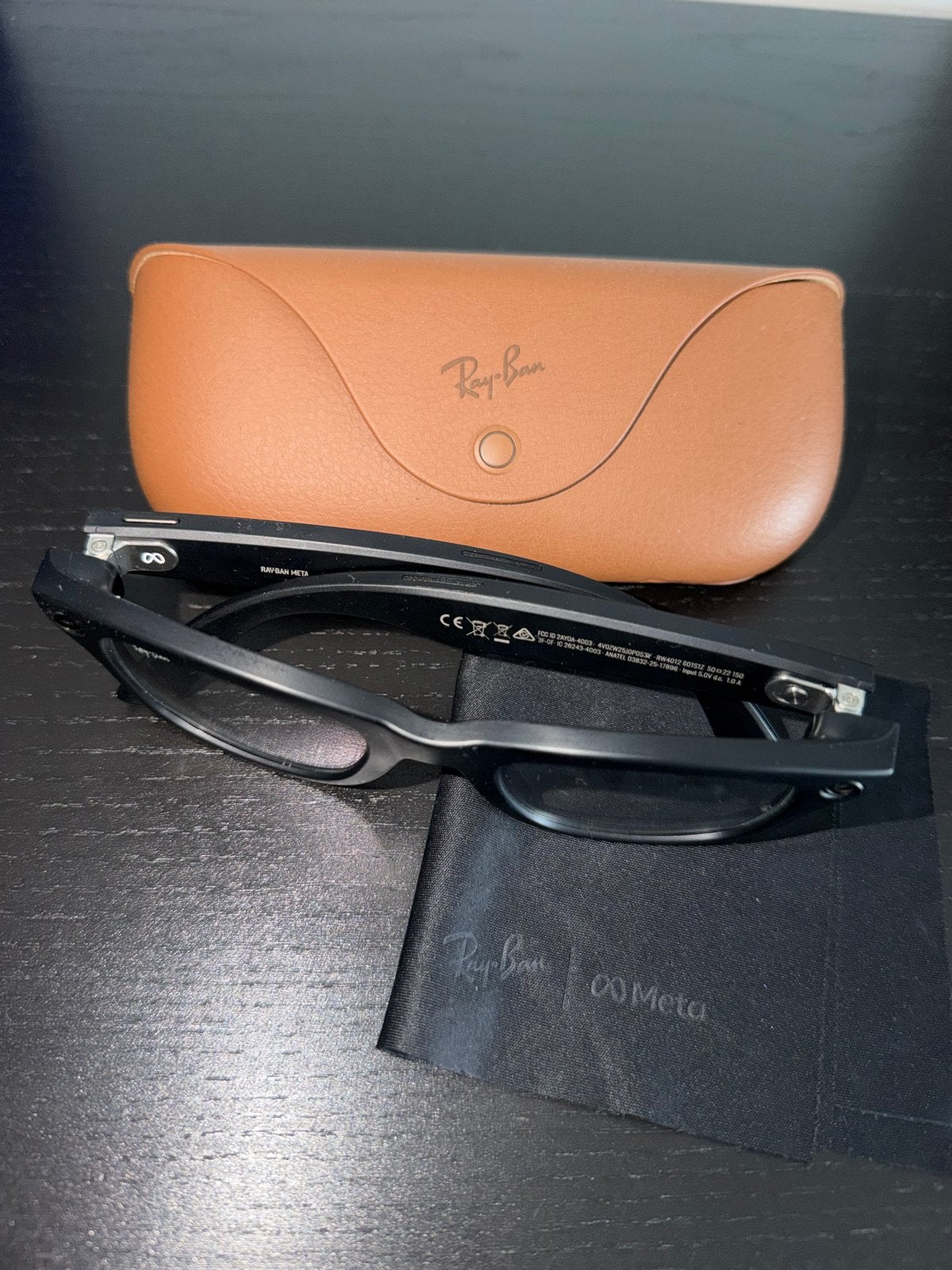 Foto 5 van Ray-Ban Stories Wayfarer Smartbril met Oplaadcase