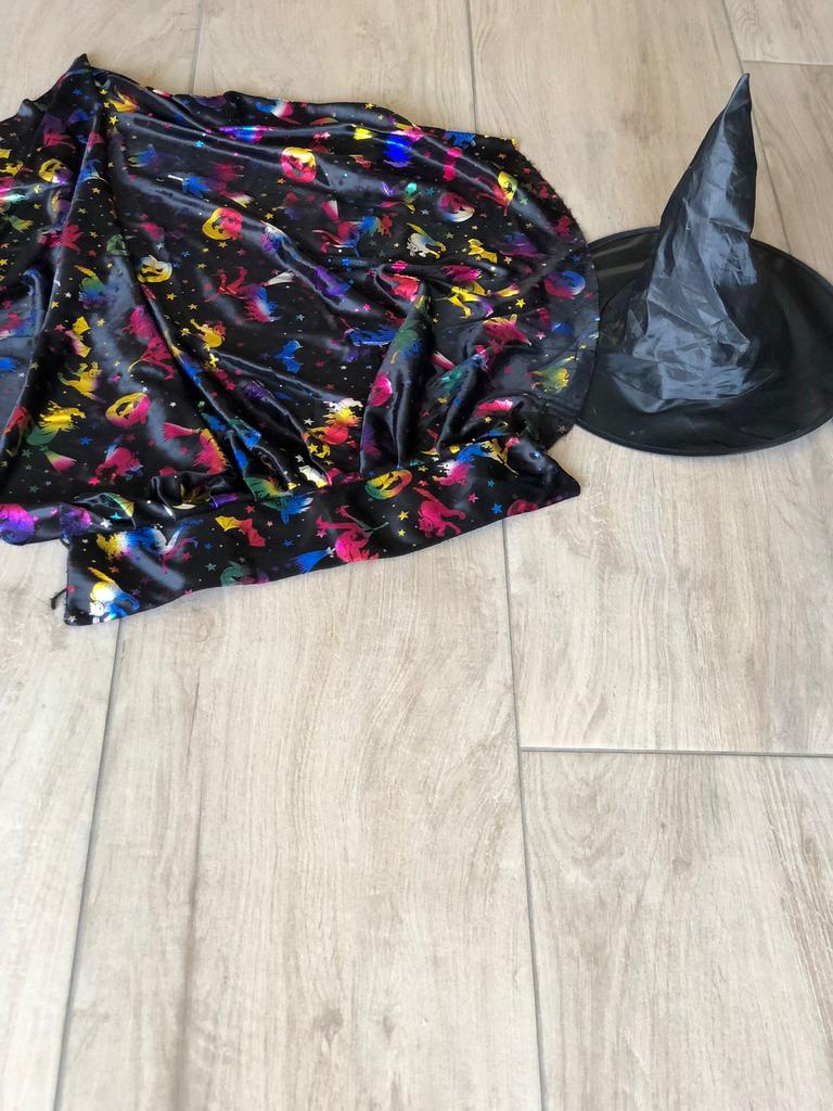 Heksenhoed en cape - Perfect voor Halloween of carnaval!, Ophalen of Verzenden, Zo goed als nieuw, Handschoenen, Hoed of Pet