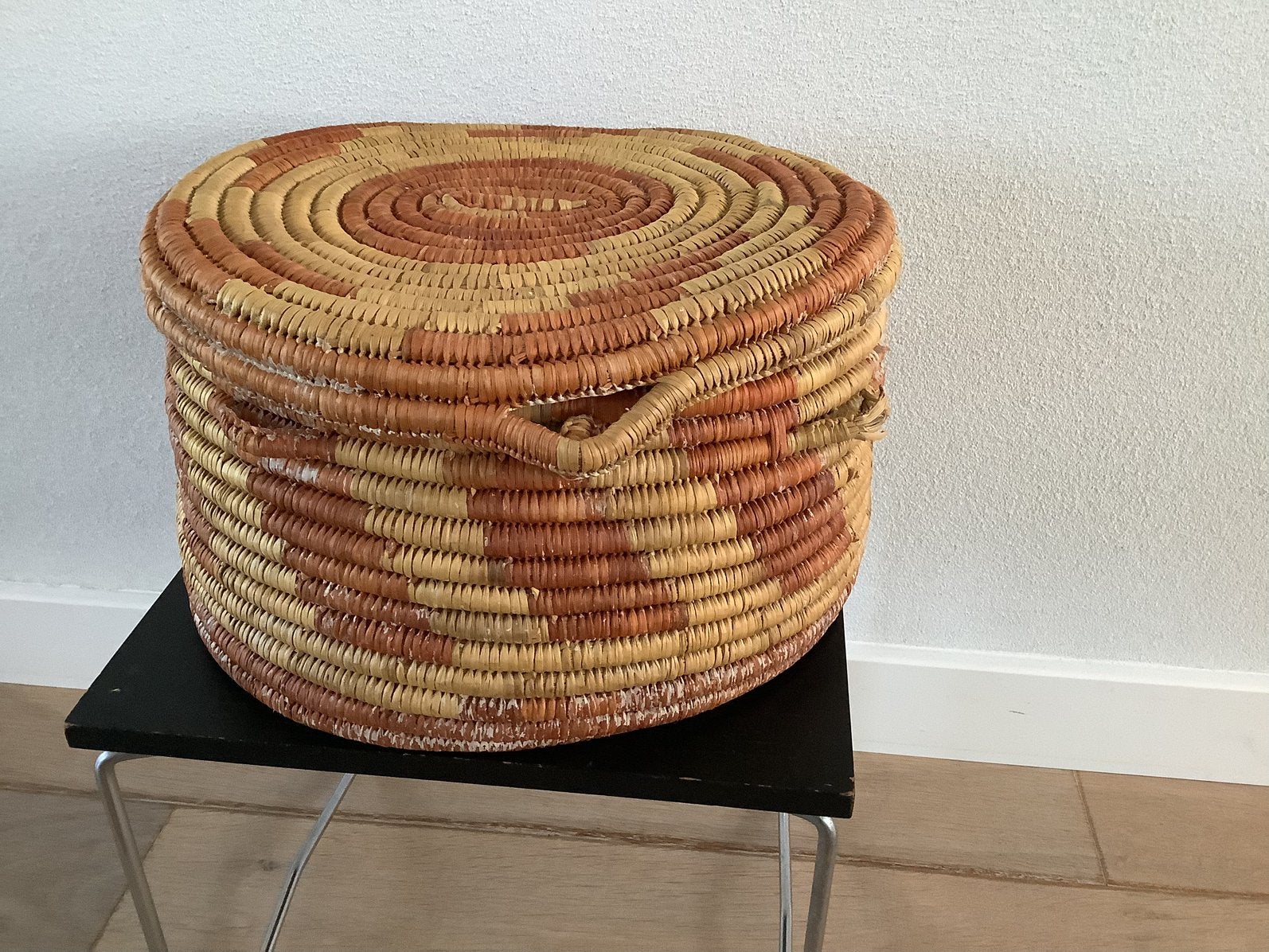Vintage Indonesische rotan/rieten mand ( Lombok), Huis en Inrichting, Woonaccessoires | Schalen en Manden, Ophalen of Verzenden