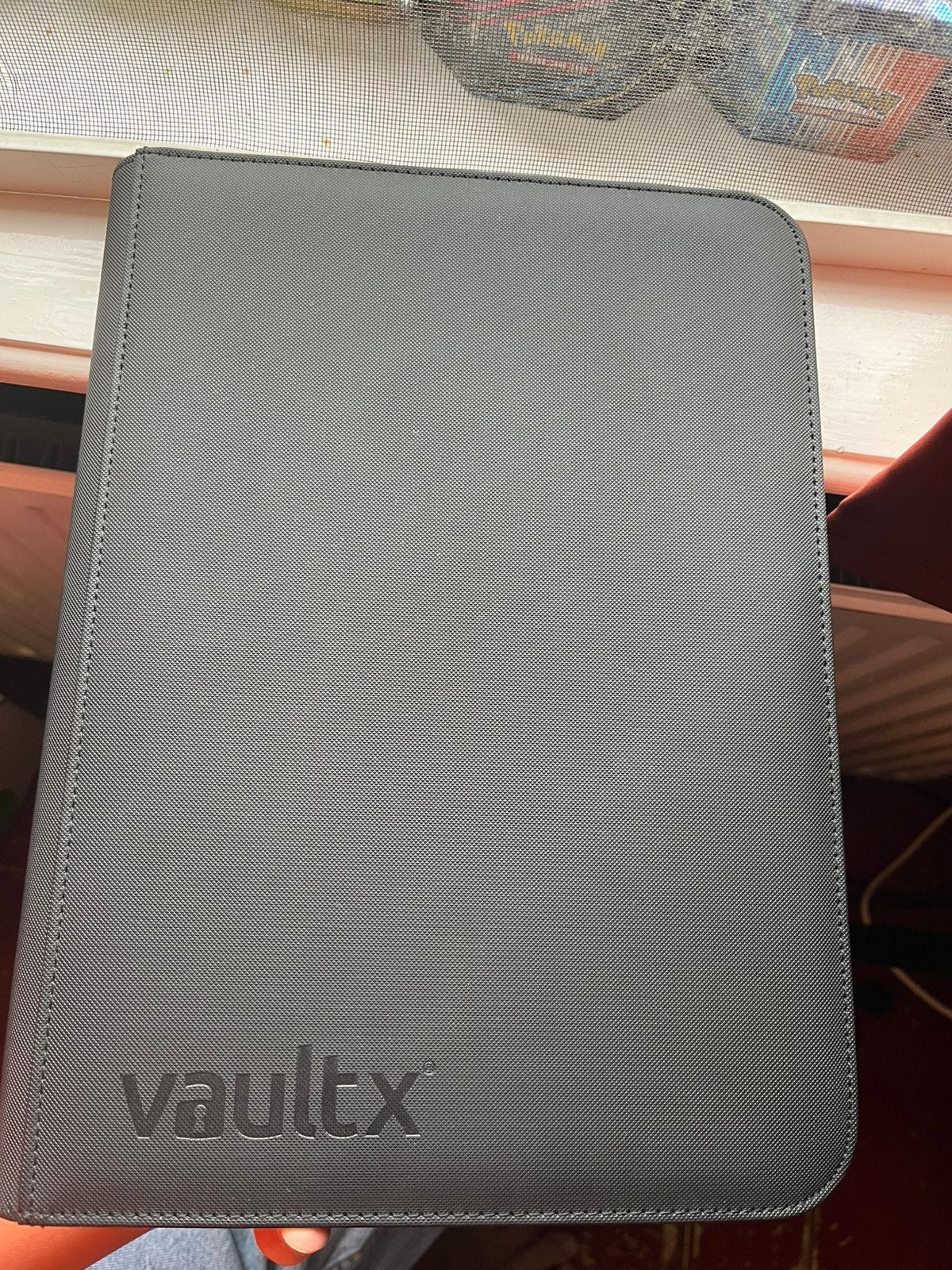 Vault X pokemon kaart binder zwart 3x3, Ophalen of Verzenden, Zo goed als nieuw