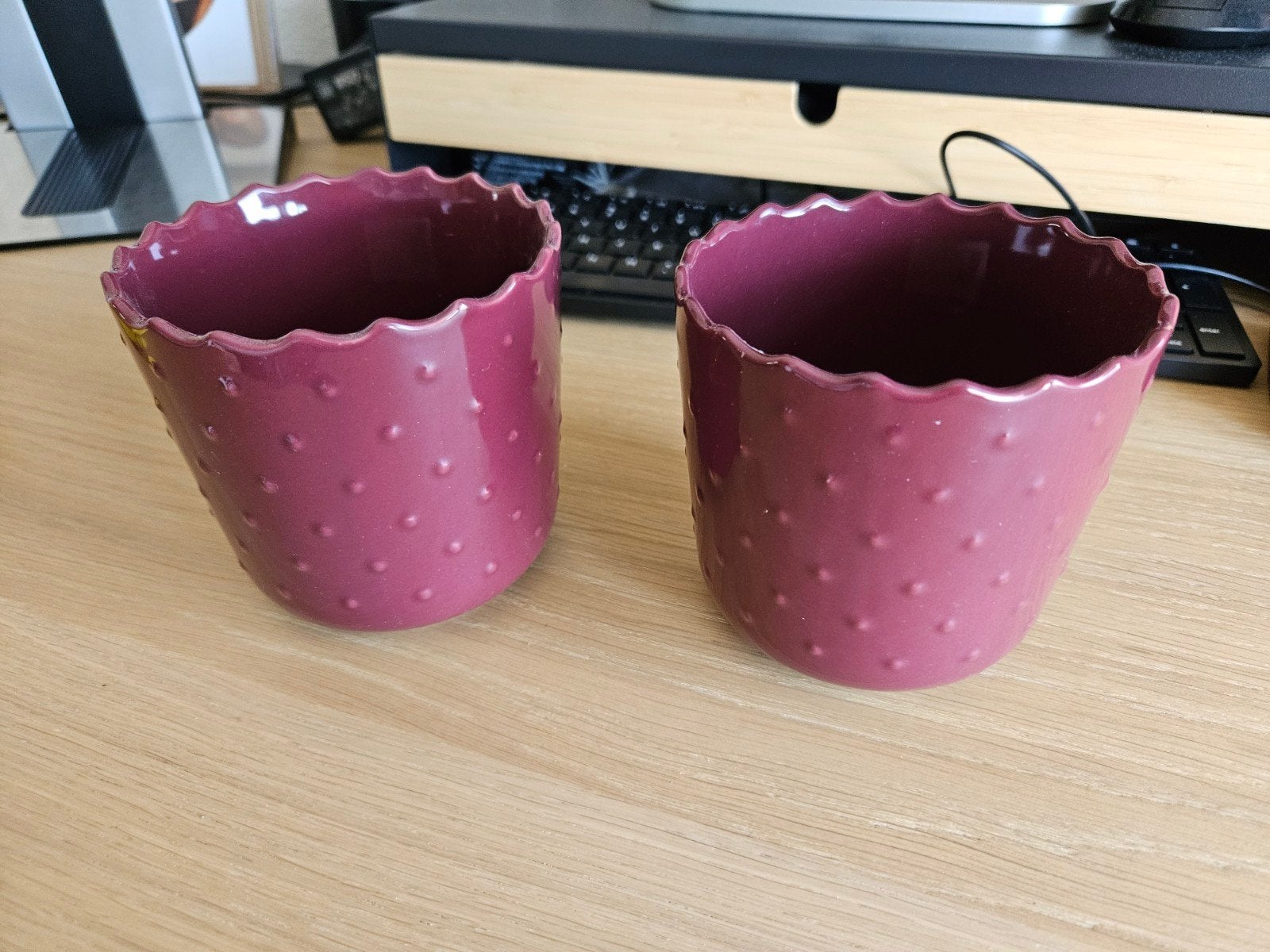 Set van 2 paarse bloempotten met nopjes, Ophalen, Rond, Zo goed als nieuw, Balkon