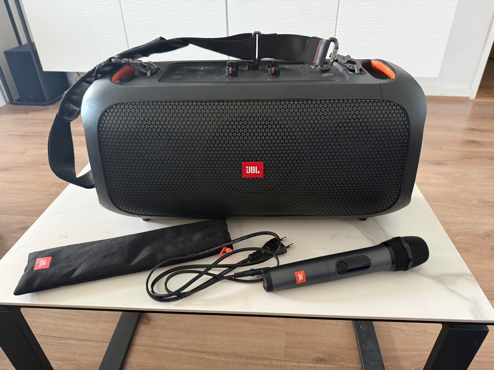 JBL Partybox On-The-Go met microfoon en draagriem, Ophalen of Verzenden, Zo goed als nieuw, Luidspreker(s)