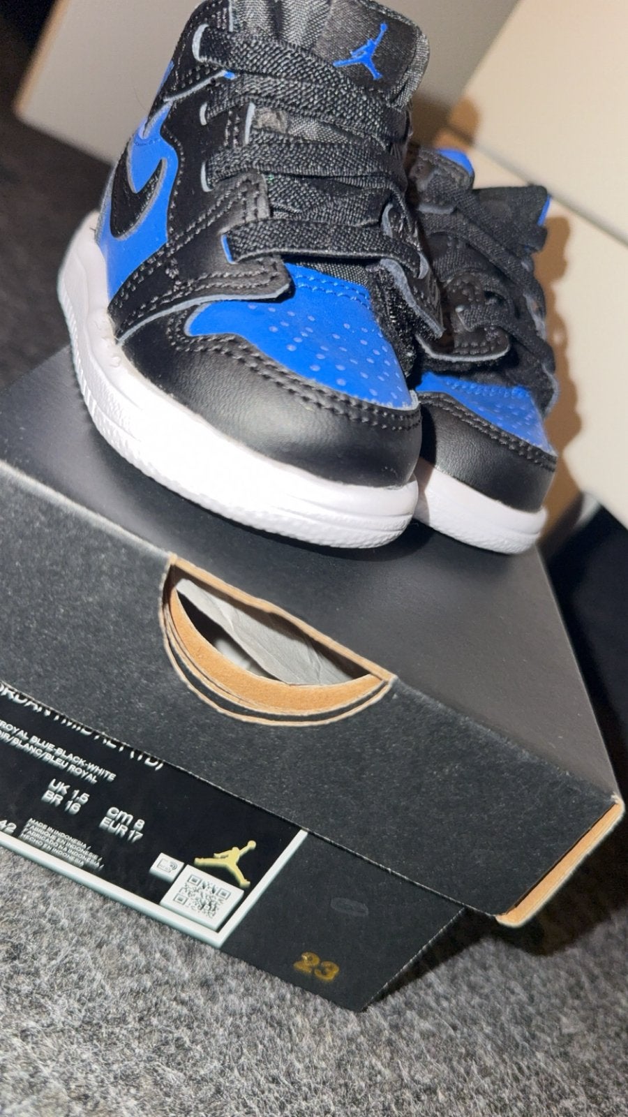 Nike jordan 1 mid maat 17, Ophalen of Verzenden, Zo goed als nieuw, Schoenen