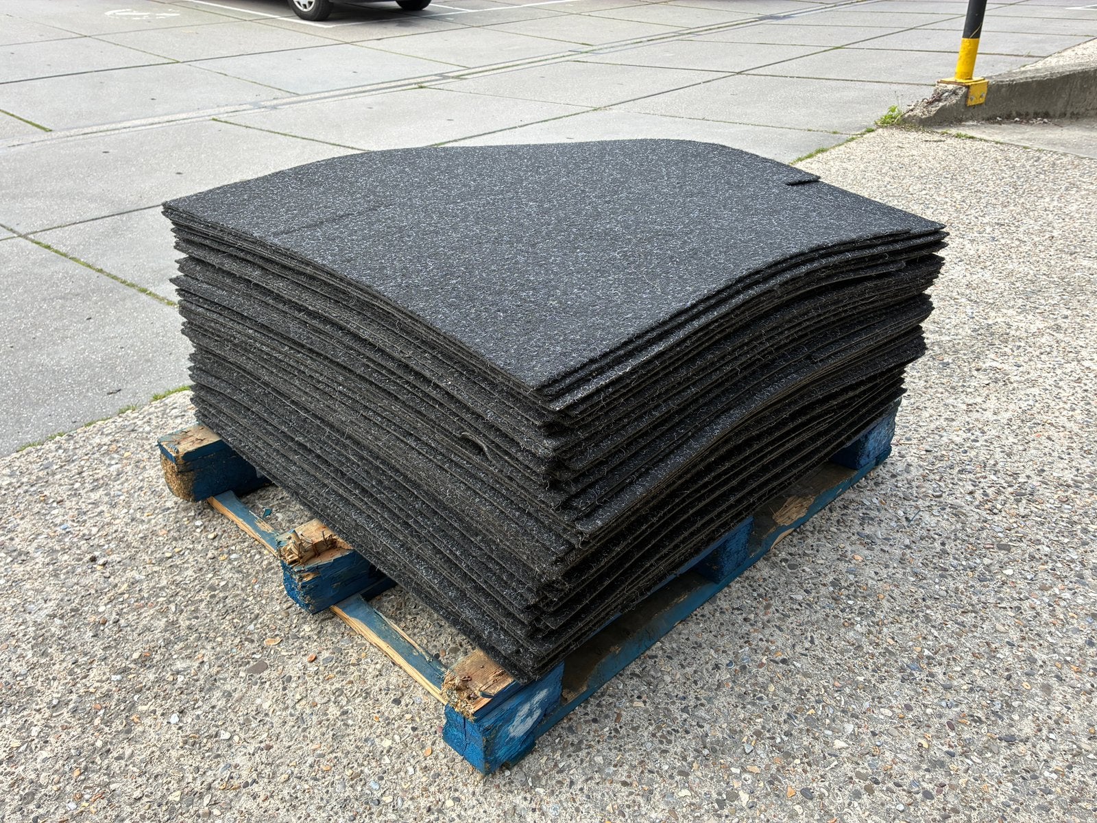 TAPIJTTEGELS 2€ per VIERKANTE METER, Ophalen, Gebruikt, 75 m² of meer, Geel