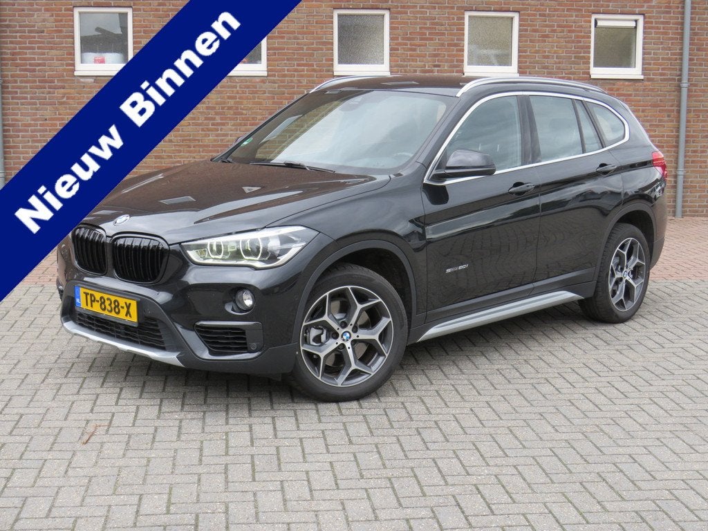 BMW X1 sDrive20i Corporate Lease High Executive * Rijklaarpr, Auto's, 1998 cc, Euro 6, Zwart, 1455 kg