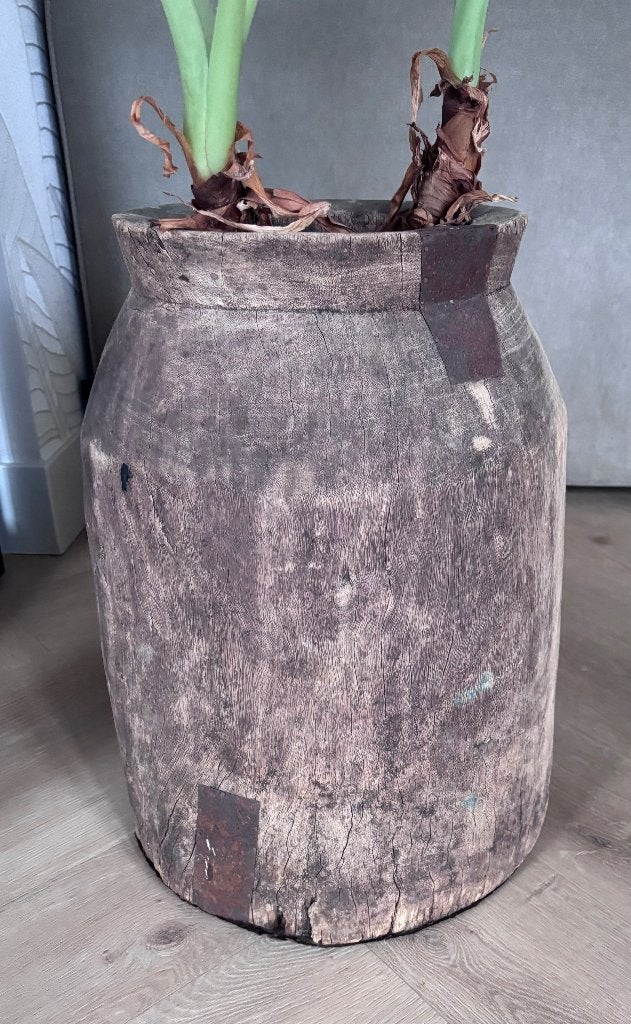 Authentieke houten pot met ijzerbeslag – stoere plantenpot, Tuin en Terras, Rond, Binnen, Zo goed als nieuw, Aardewerk