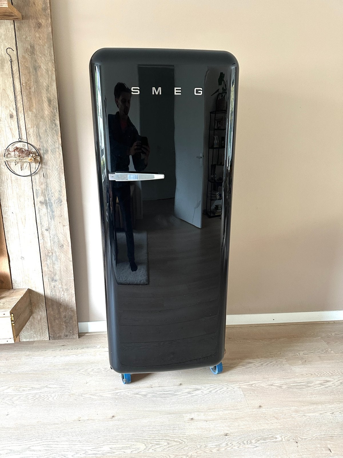 SMEG FAB28 retro koelkast zwart met vriesvak, Ophalen, 200 liter of meer, 60 cm of meer, Zo goed als nieuw