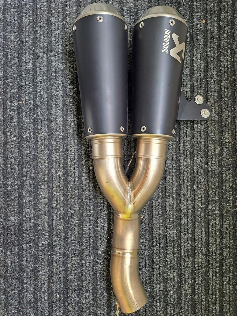 Akrapovich Titanium slip-on uitlaat + verbindingsbus, Ophalen of Verzenden