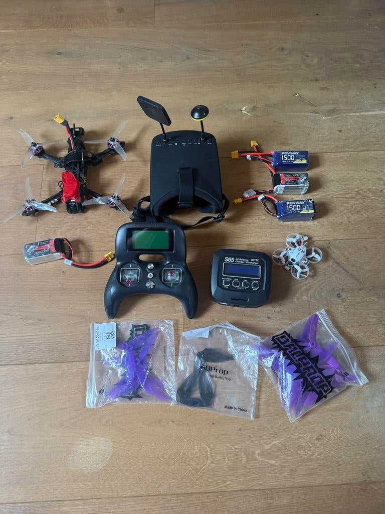 FPV Drone Hobby Set: 2 Drones, FPV Bril, Lader & Accessoires, Ophalen, Gebruikt, Basiskwaliteit, Minder dan 100 meter