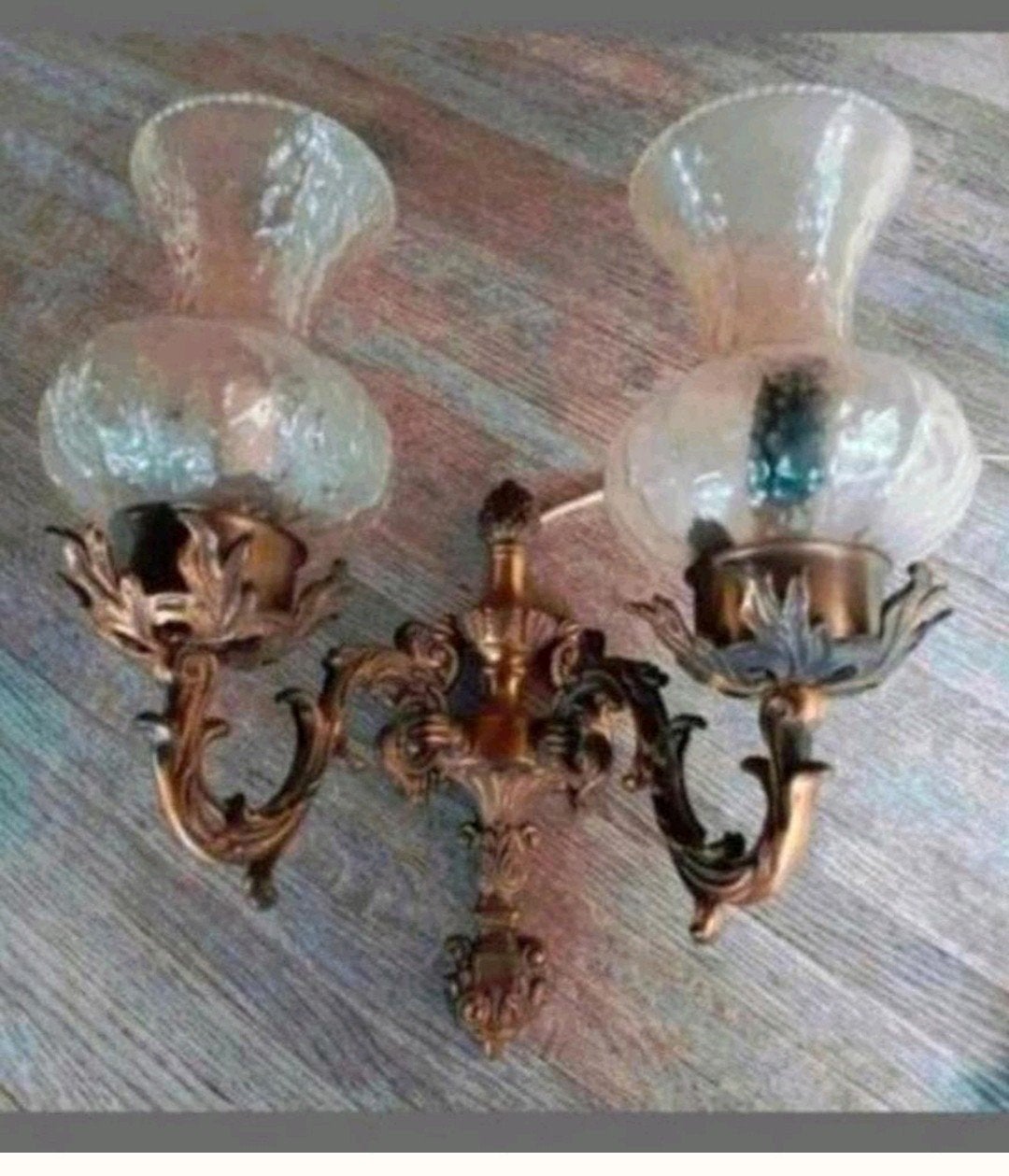 Antieke Wandlamp met Glazen Kapjes, Antiek en Kunst, Antiek | Lampen, Ophalen of Verzenden