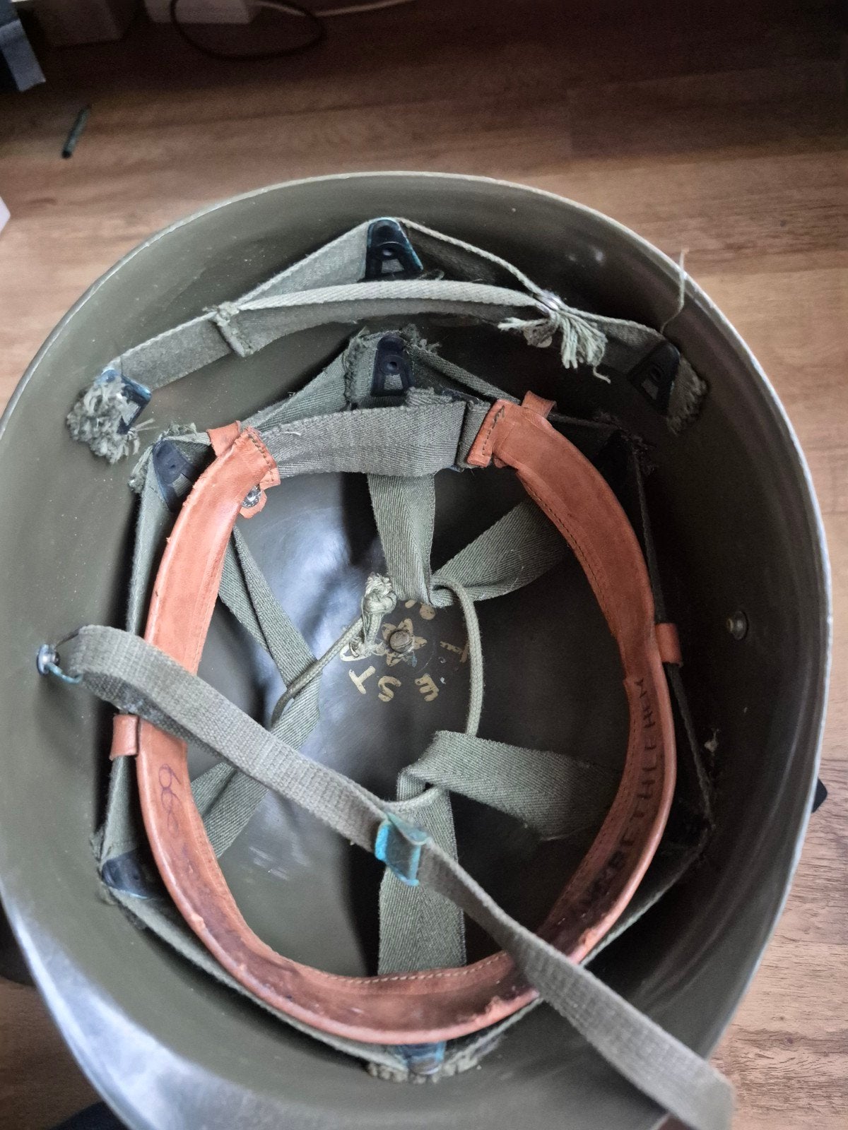 WW2 Britse MK2 helm en naoorlogse M1 Amerikaanse helm, Ophalen of Verzenden, Landmacht, Engeland, Helm of Baret