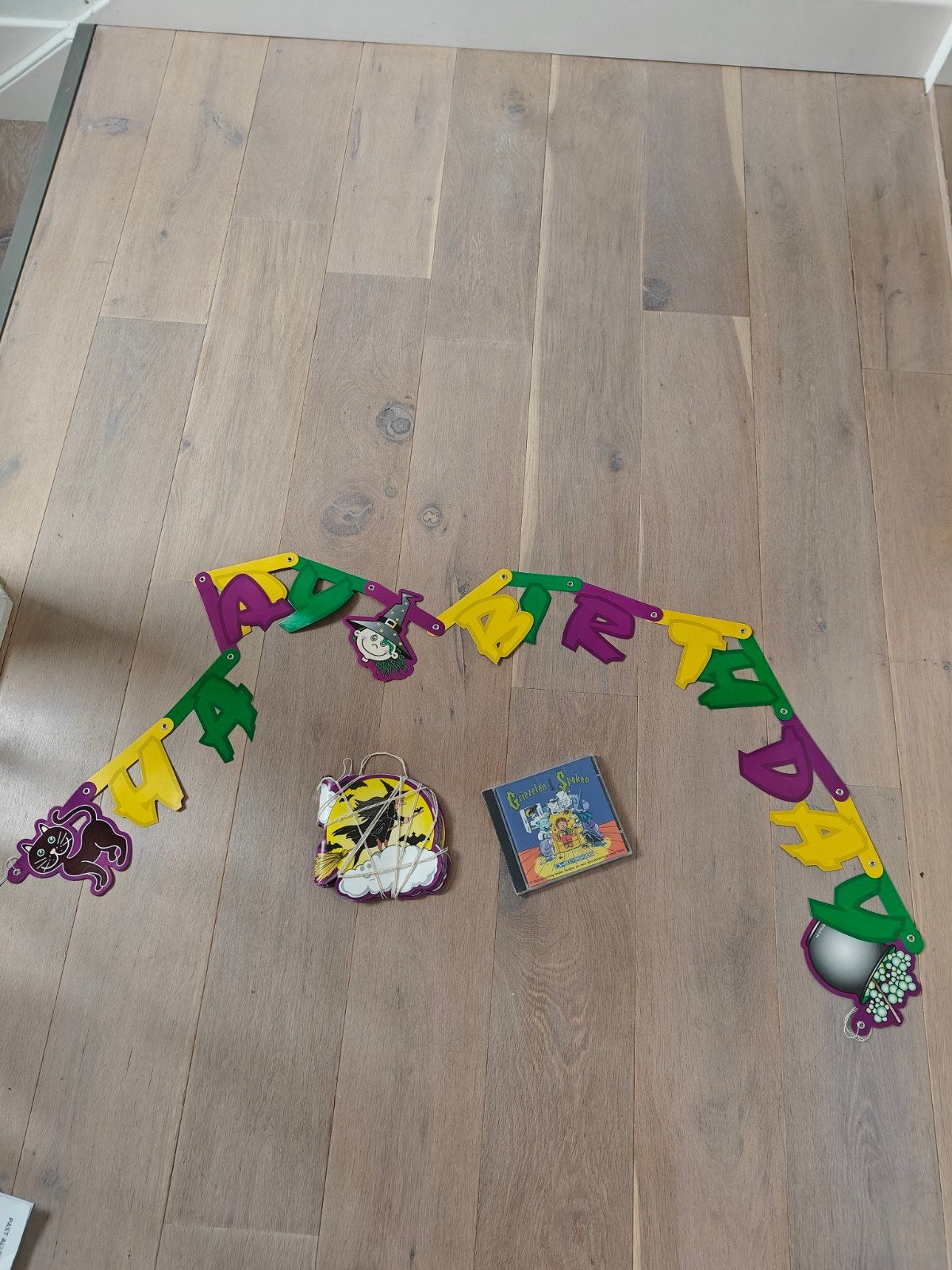 Heksen slingers en griezel CD #halloween #heksenfeestje, Hobby en Vrije tijd, Ophalen of Verzenden, Zo goed als nieuw, Versiering
