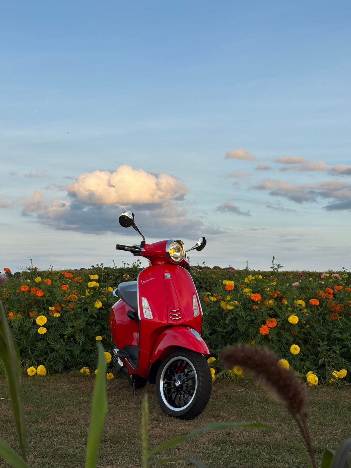 Vespa primavera geel kenteken LAGE KM, Fietsen en Brommers, Ophalen of Verzenden, Zo goed als nieuw, Benzine, Overige modellen