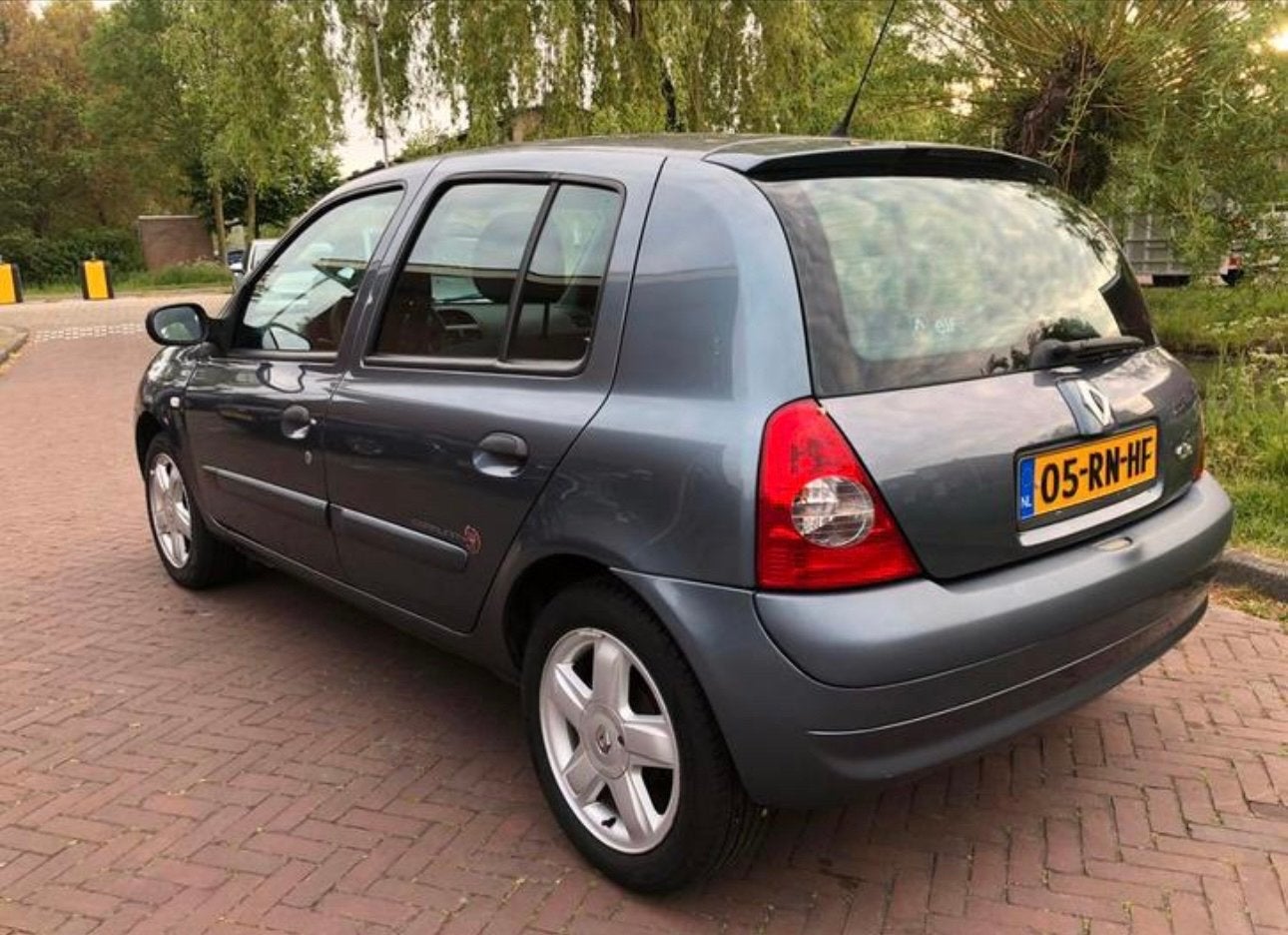 Renault Clio 1.2 E3 2005 Blauw, Voorwielaandrijving, 74 pk, 31 €/maand, 4 cilinders