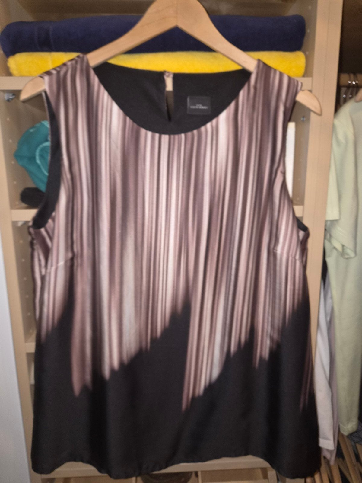 Nieuw gevoerd topje in maat 42, Kleding | Dames, Zwart, Maat 42/44 (L), Nieuw, Ophalen of Verzenden