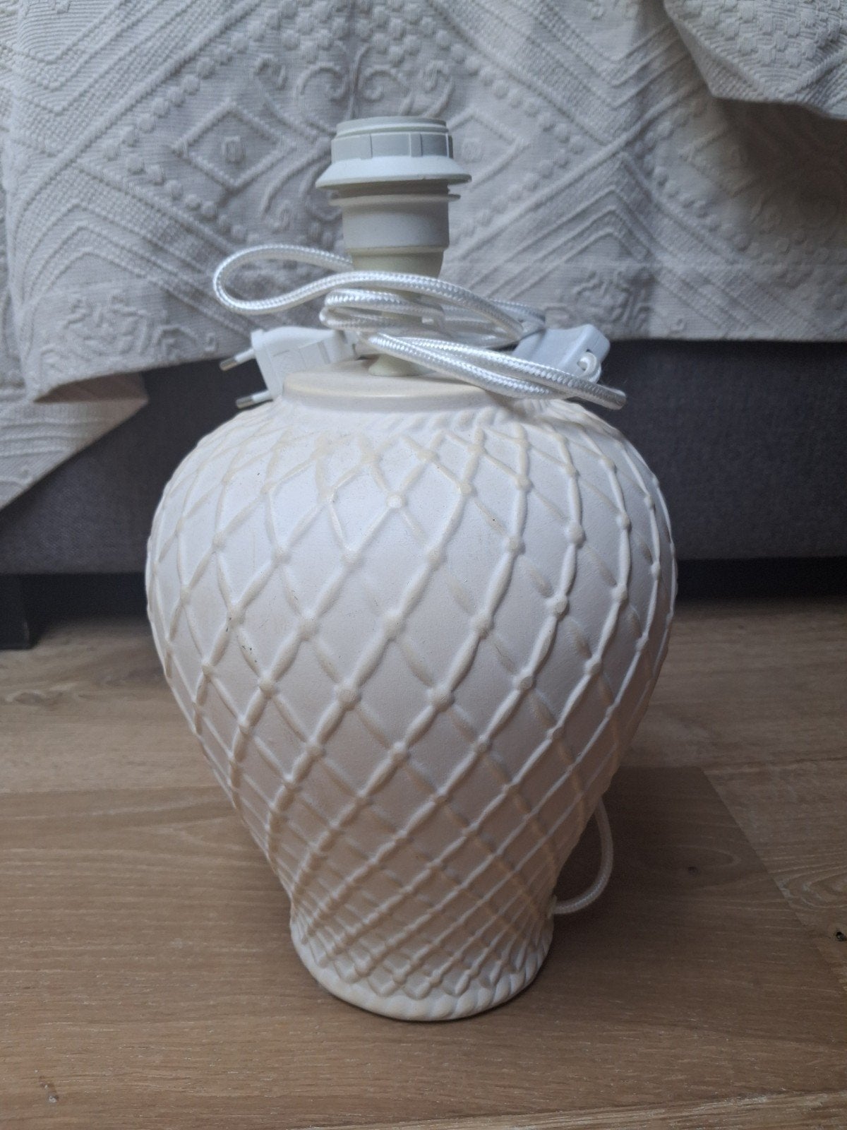 Witte tafellamp (kruik, bolvoet, lampvoet) met ruitpatroon, Ophalen, Gebruikt, Overige merken, Keramiek