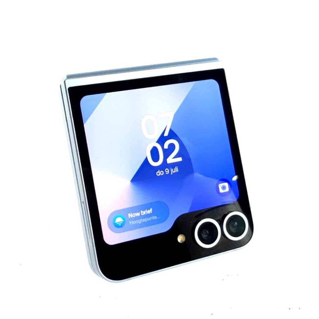 Foto 9 van Samsung Galaxy Z Flip 6, 256GB, Light Blue | In Nette Staat