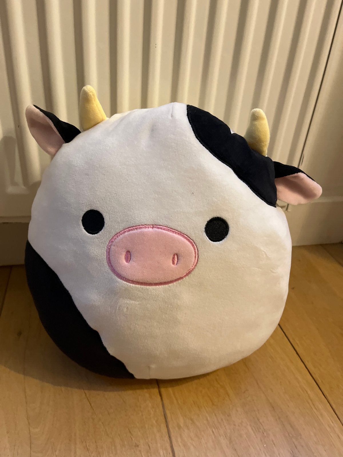 Squishmallow Koe Knuffel - Zwart en Wit, Zwart, Ophalen of Verzenden, Zo goed als nieuw, Squishmallow