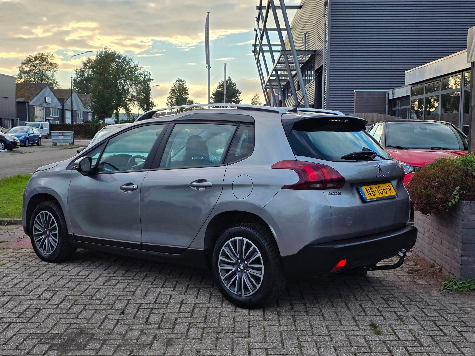 Peugeot 2008 1.2 PureTech Active |AUTOMAAT|AIRCO|CRUISE|NAVI, Auto's, Dealer onderhouden, Stof, Euro 6, 1199 cc