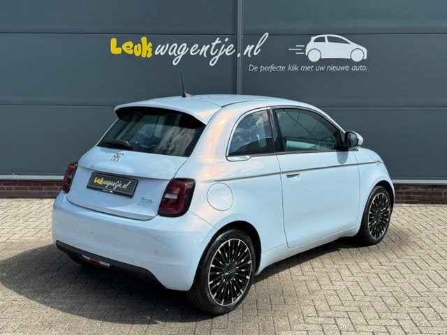 Fiat 500 e Icon 42 kWh *carplay *p-sensor *parelmoer *17”, Auto's, Stof, Gebruikt, Parkeersensor, 1265 kg
