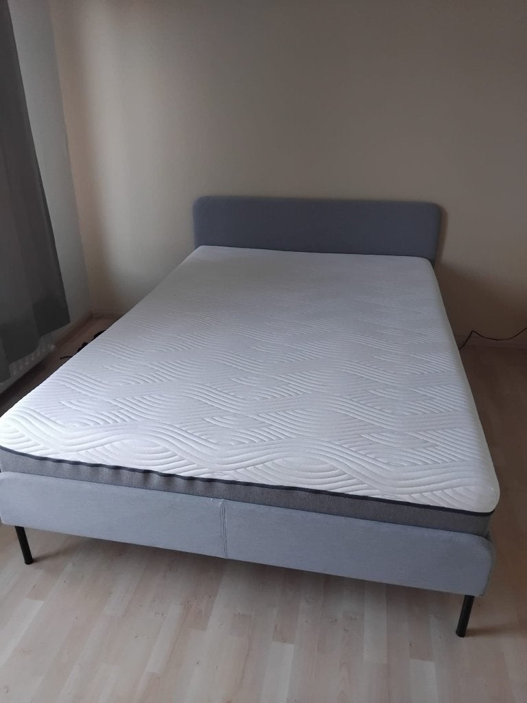 Bed IKEA grijs tweepersoonsbed met foam matras 140 × 200 cm, Ophalen, Overige materialen, Gebruikt, Tweepersoons