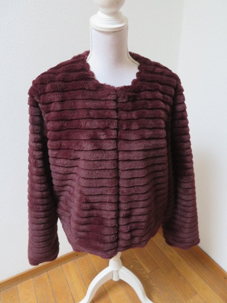 Q22 Jacqueline de Yong nep bontjasje wijn rood M 38/40, Kleding | Dames, Maat 38/40 (M), Ophalen of Verzenden, Zo goed als nieuw