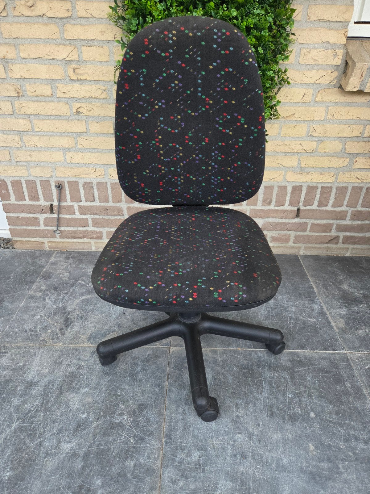Bureaustoel met vrolijk stippenpatroon, Ophalen, Gebruikt, Zwart, Bureaustoel