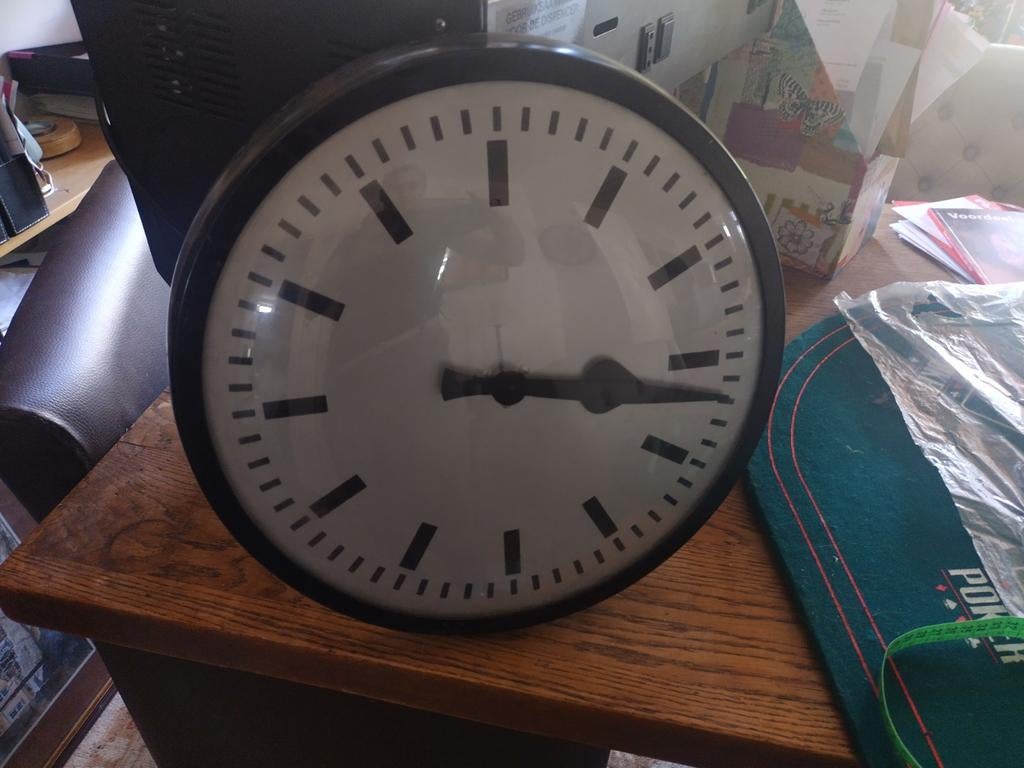 Vintage  industrieel  Pragotron wandklok, Ophalen of Verzenden