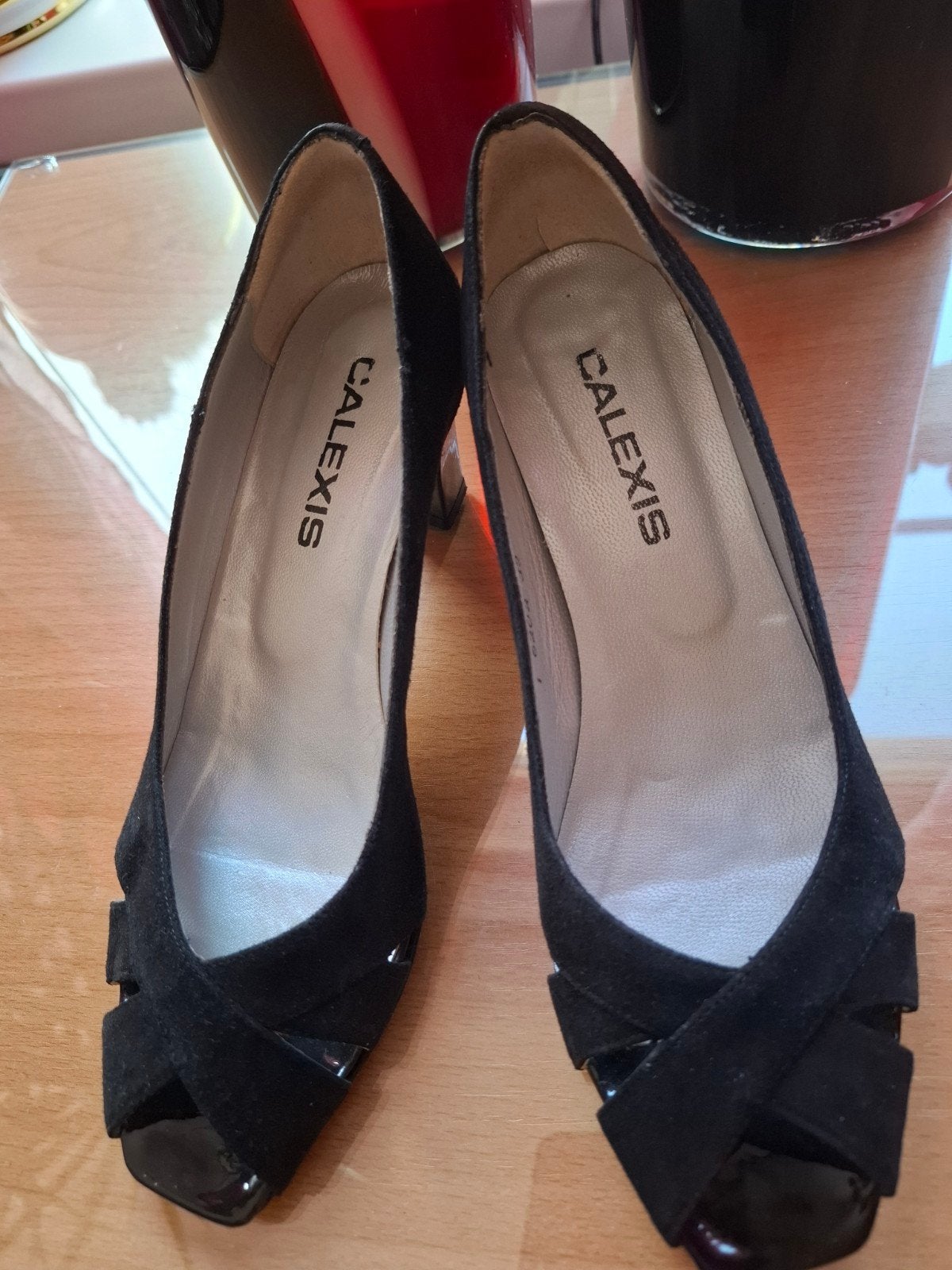 Zwarte suède zomerpumps met lakneus, hak 6cm, CALEXIS, Pumps, Verzenden, Zwart