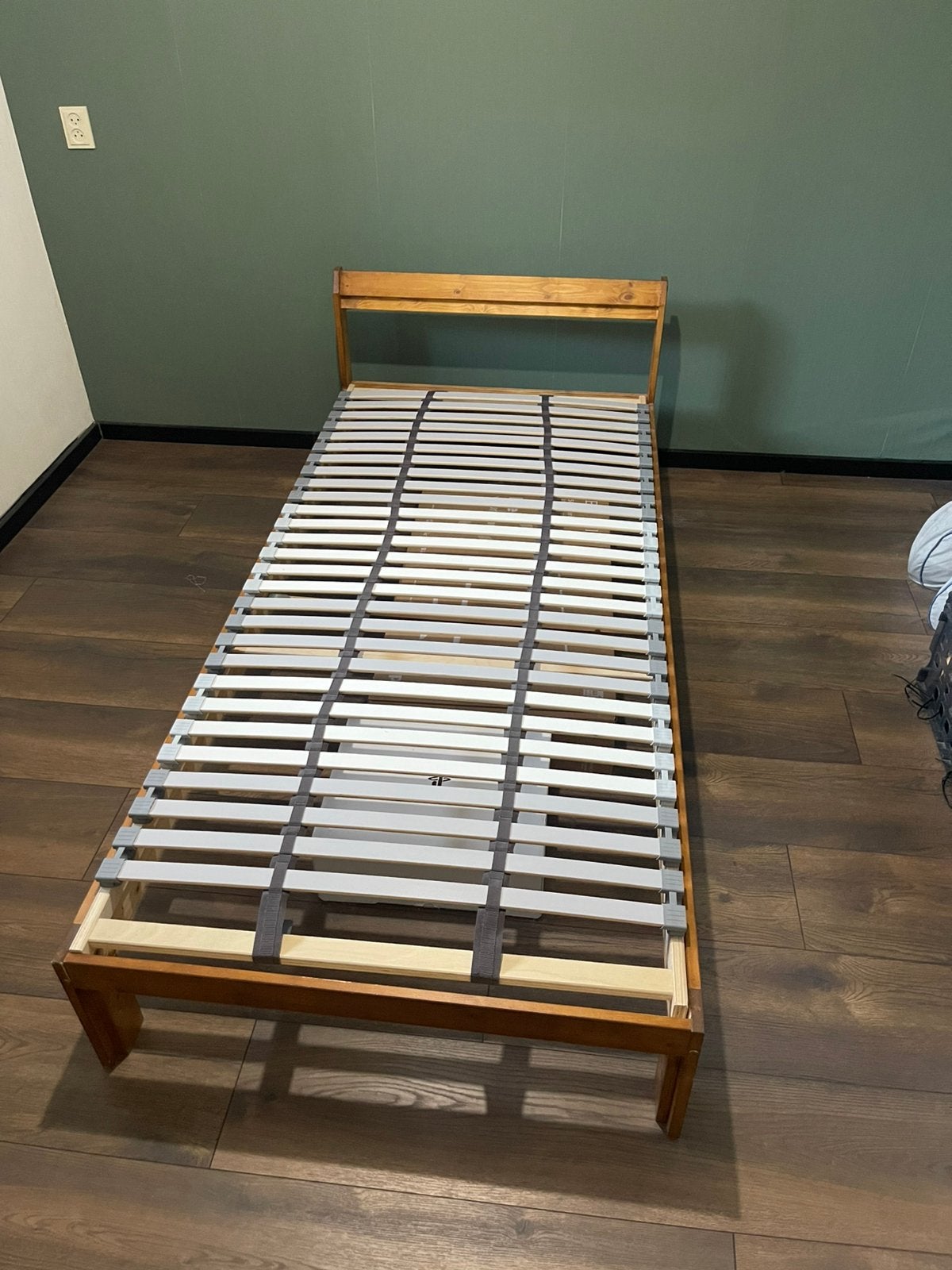 Ikea Neiden + lonset lattenbodem 90x200, Ophalen, 90 cm, Eenpersoons, Zo goed als nieuw