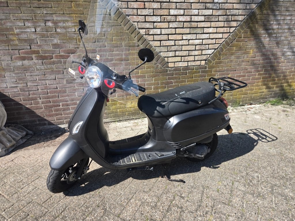 BTC RIVA - Grijze  snorfiets, Fietsen en Brommers, Snorfietsen en Snorscooters, Overige merken, Gebruikt, Ophalen of Verzenden