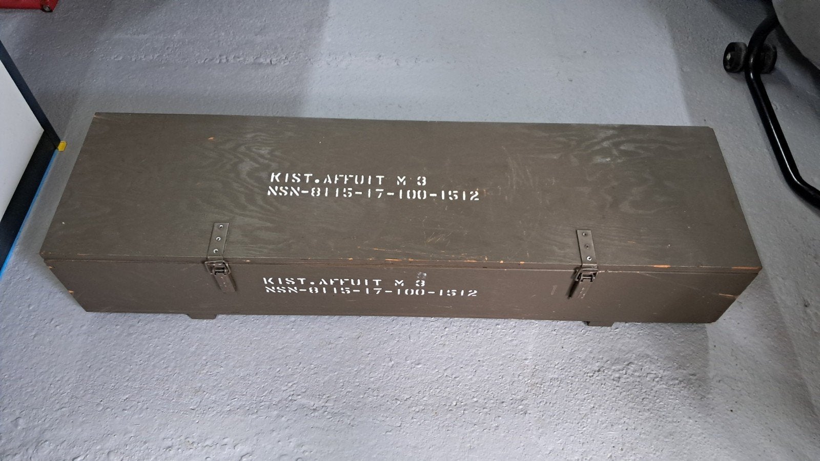 Houten munitie wapen leger kist tafel vintage mancave vintag, Verzamelen, Ophalen, Landmacht, Nederland, Kist of Geocache