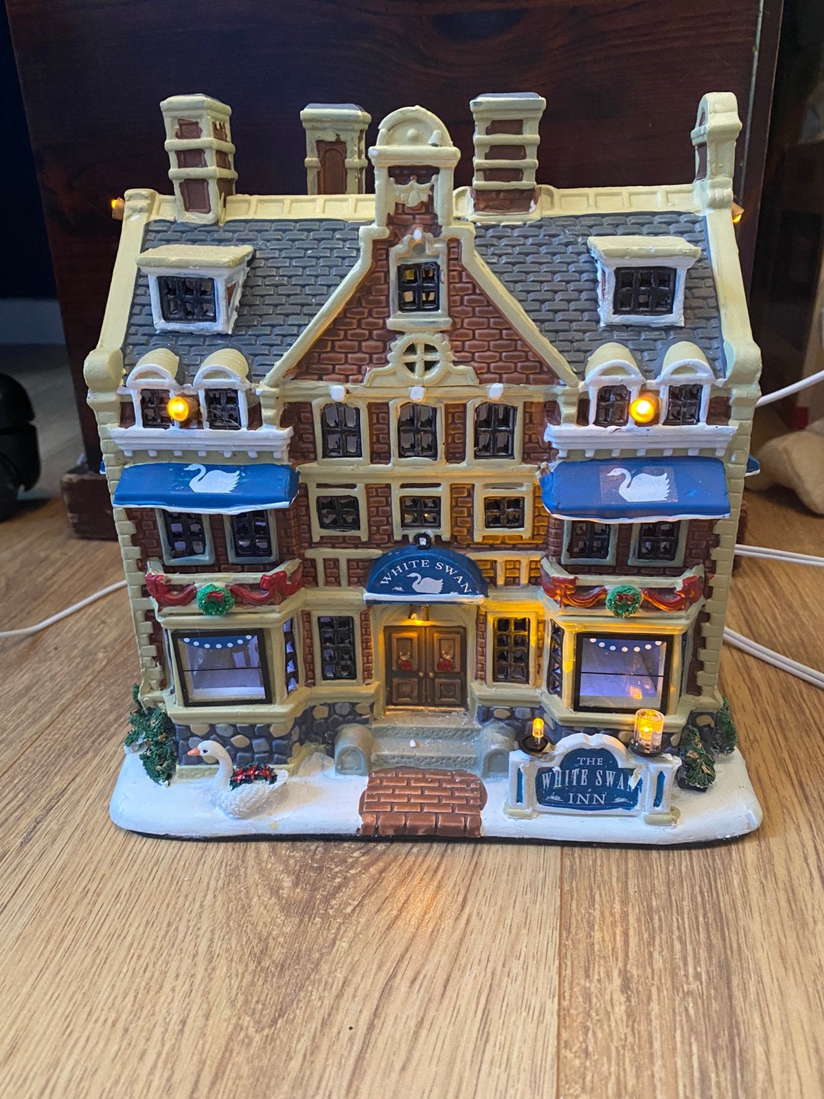 Lemax White Swan Hotel, Ophalen of Verzenden, Gebruikt