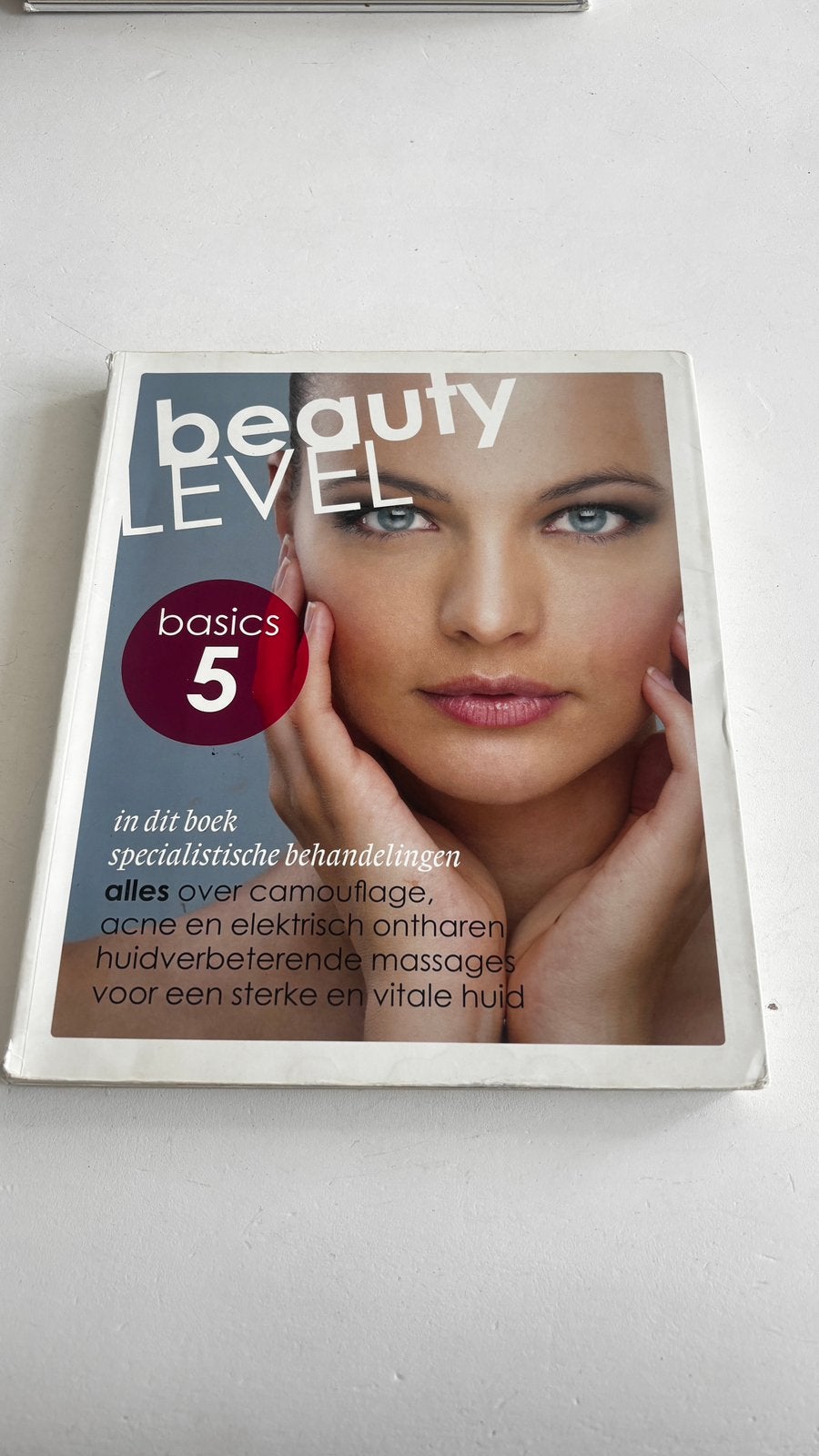 beauty level basics 5: Specialistische behandelingen, Ophalen of Verzenden, Zo goed als nieuw, Overige niveaus, Nederlands