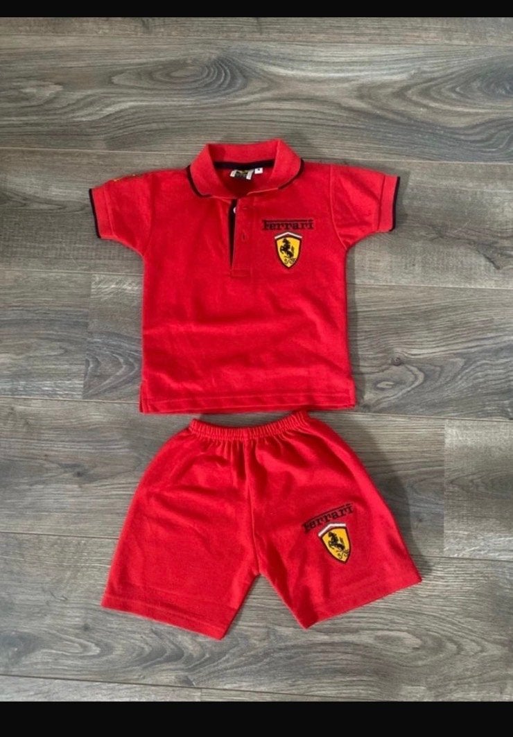 Ferrari kleding set - Rood polo shirt en korte broek, Ophalen of Verzenden, Zo goed als nieuw, Jongen of Meisje