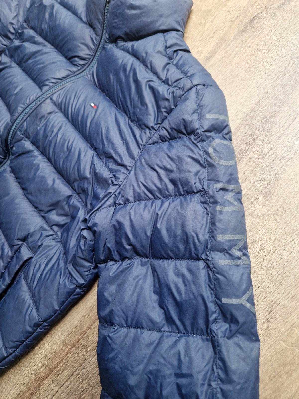 Tommy Hilfiger tussendoor jas - Maat 164, Ophalen of Verzenden, Zo goed als nieuw, Jongen, Jas