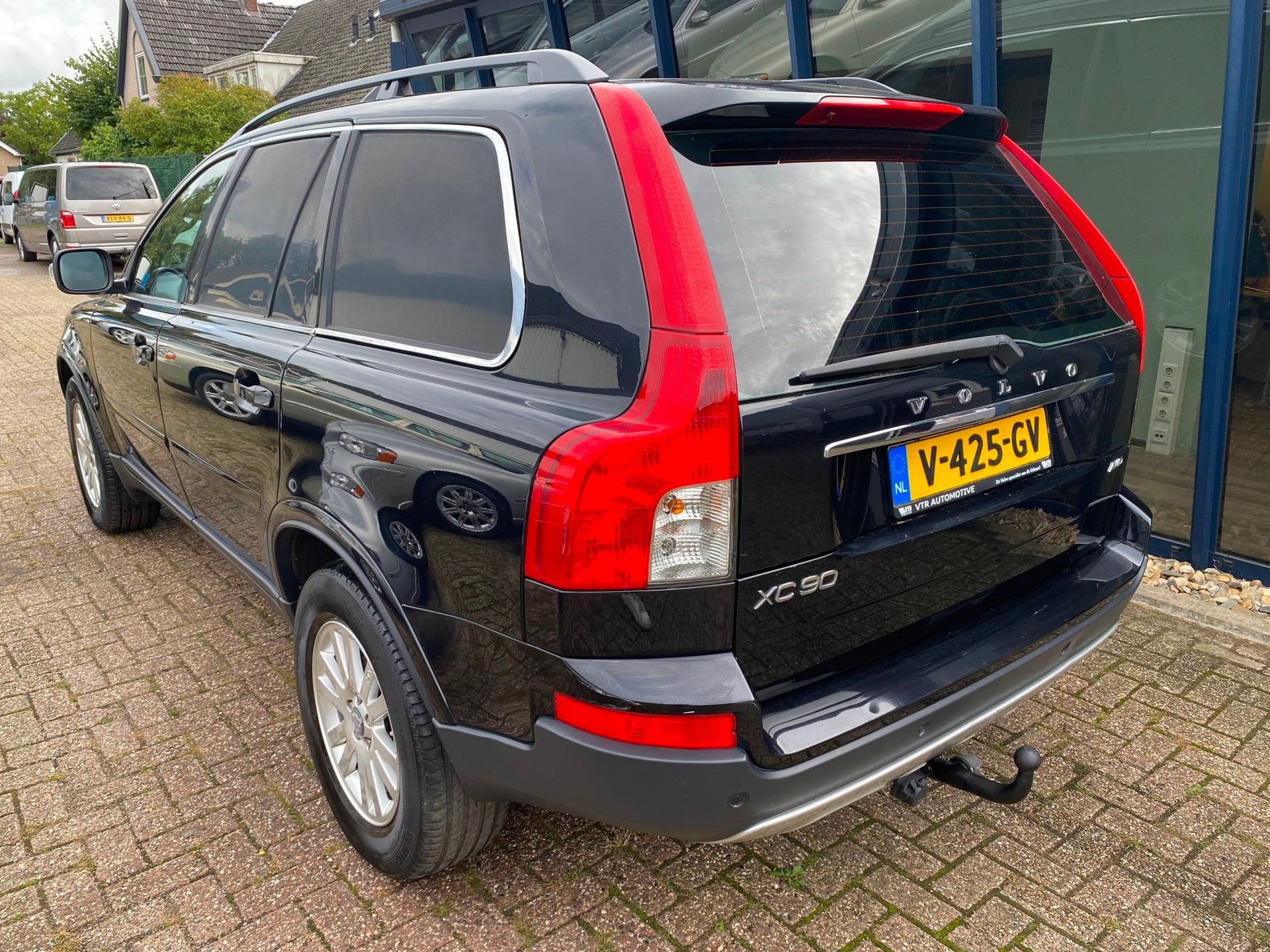Volvo XC90 2.4 D5 Momentum Automaat GRIJS KENTEKEN / YOUNGTI, Auto's, Gebruikt, Zwart, Zwart, Leder