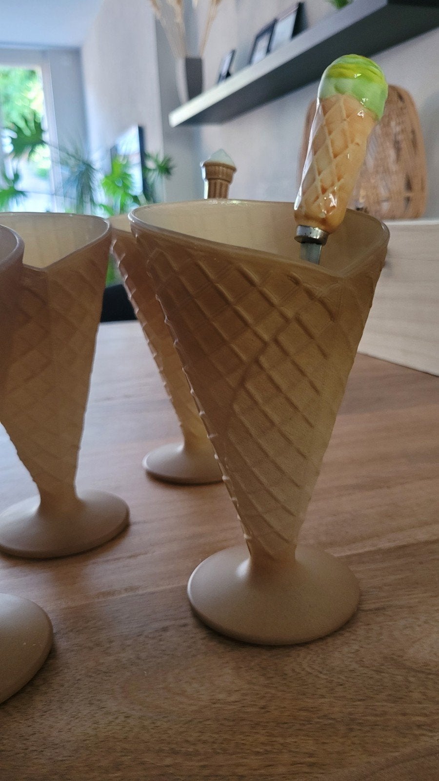Leuke Bormioli ijscoupes met bijpassende lepels, Beige, Kunststof, Ophalen of Verzenden, Overige merken
