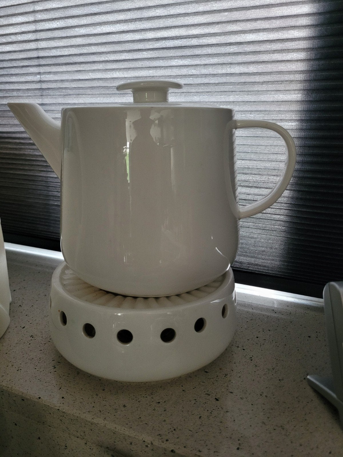 Witte theepot met theelichtje - Keramiek, Theepot/fluitketel, Ophalen of Verzenden, Zo goed als nieuw, Steen/keramiek