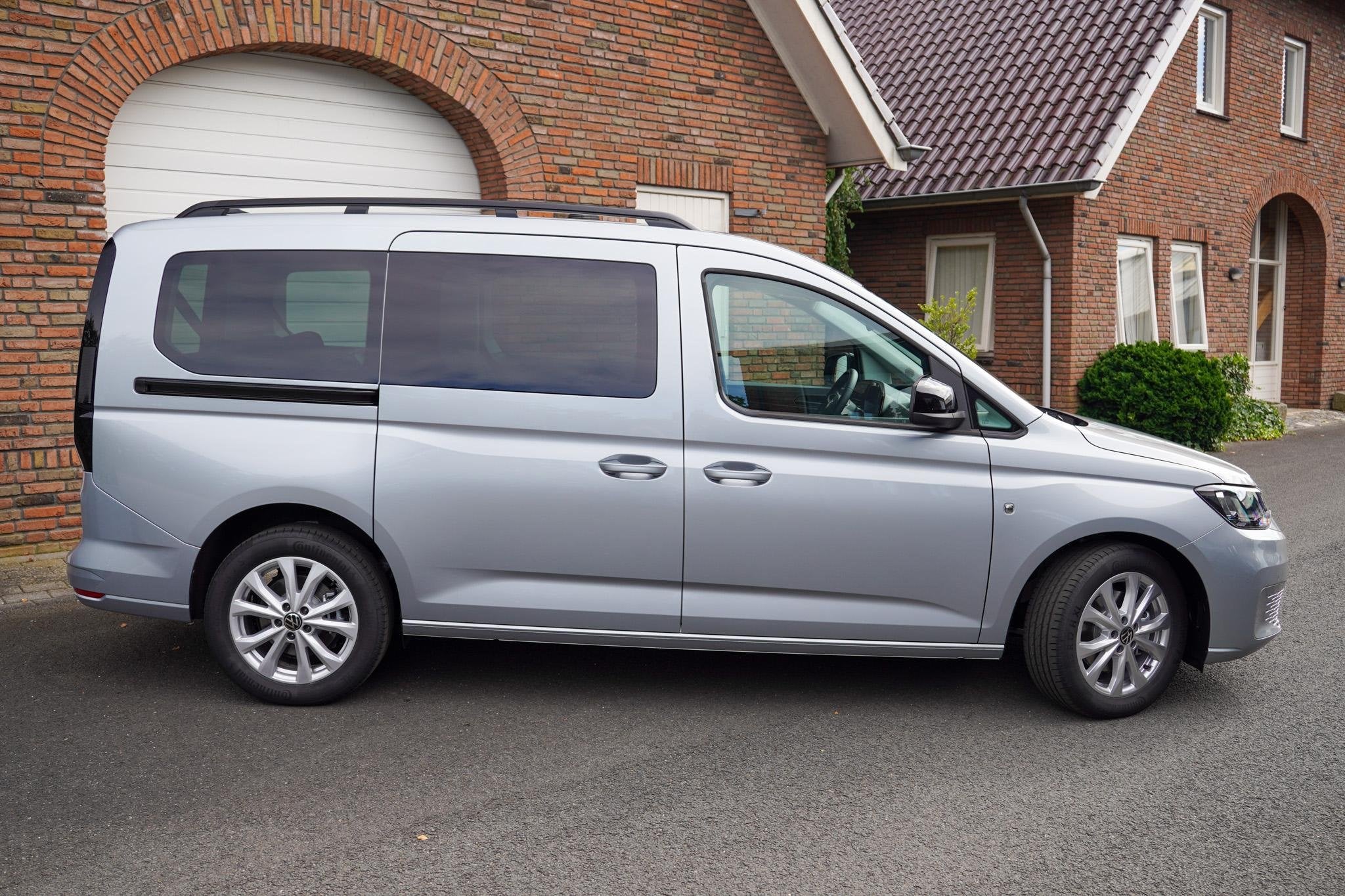 Volkswagen Caddy Maxi 1.5 TSI Hybride Life 7 Zits Apple Carp, Auto's, Stof, Euro 6, 4 cilinders, 150 min