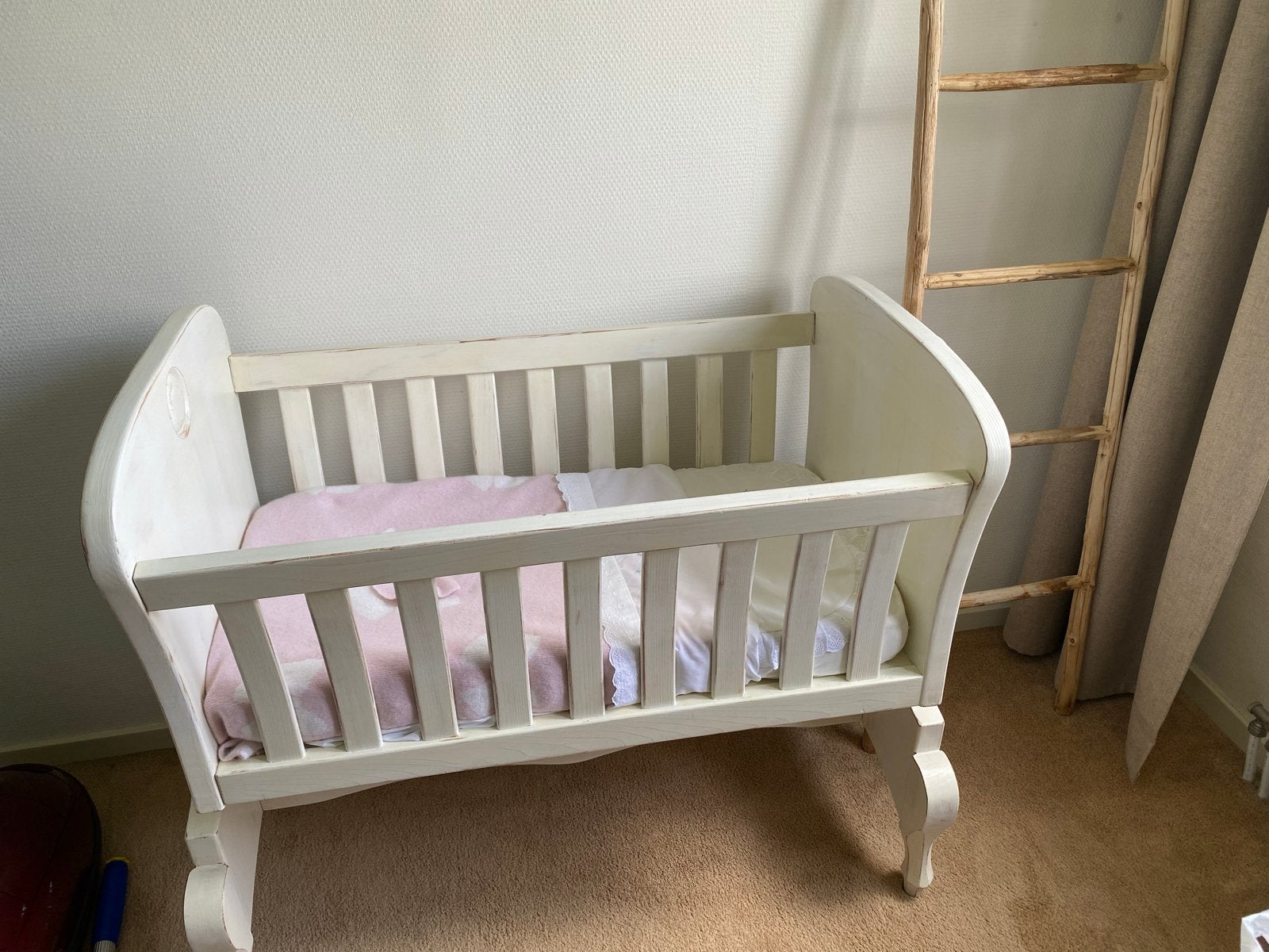 Prachtig grenenhouten wiegje van Planet Little - Schommelsta, Kinderen en Baby's, Ophalen, Zo goed als nieuw, Wieg