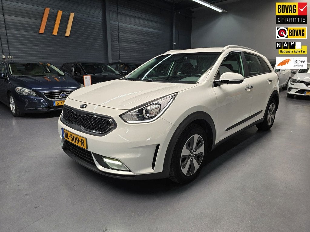 Kia Niro 1.6 GDi Hybrid CAMERA CARPLAY LED NAP NL AUTO, Auto's, Kia, Gebruikt, Euro 6, Leder en Stof, Wit