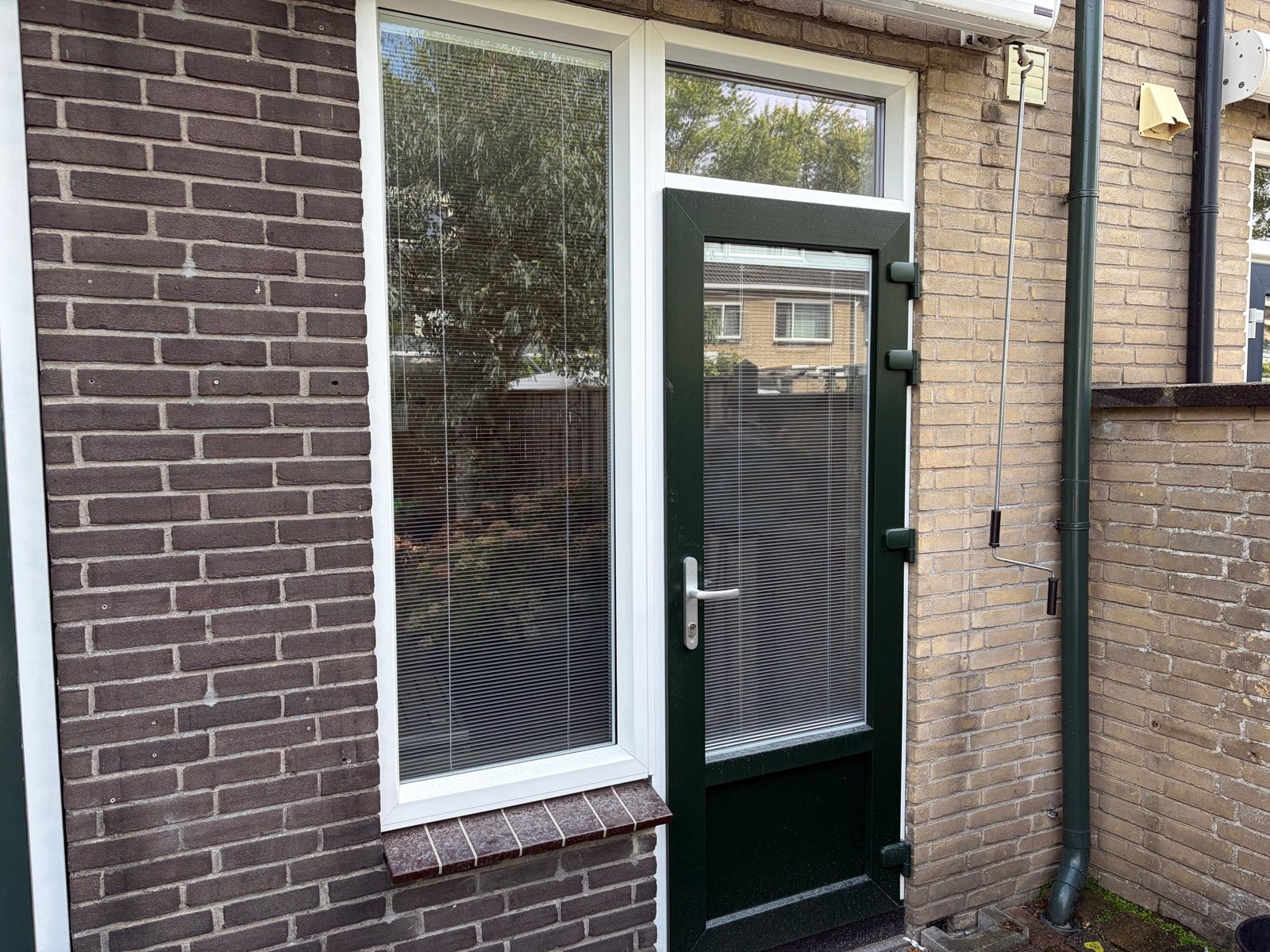 Kunststof Buitendeur met Raam en Hor, Ophalen, Kunststof, Gebruikt, 80 tot 100 cm