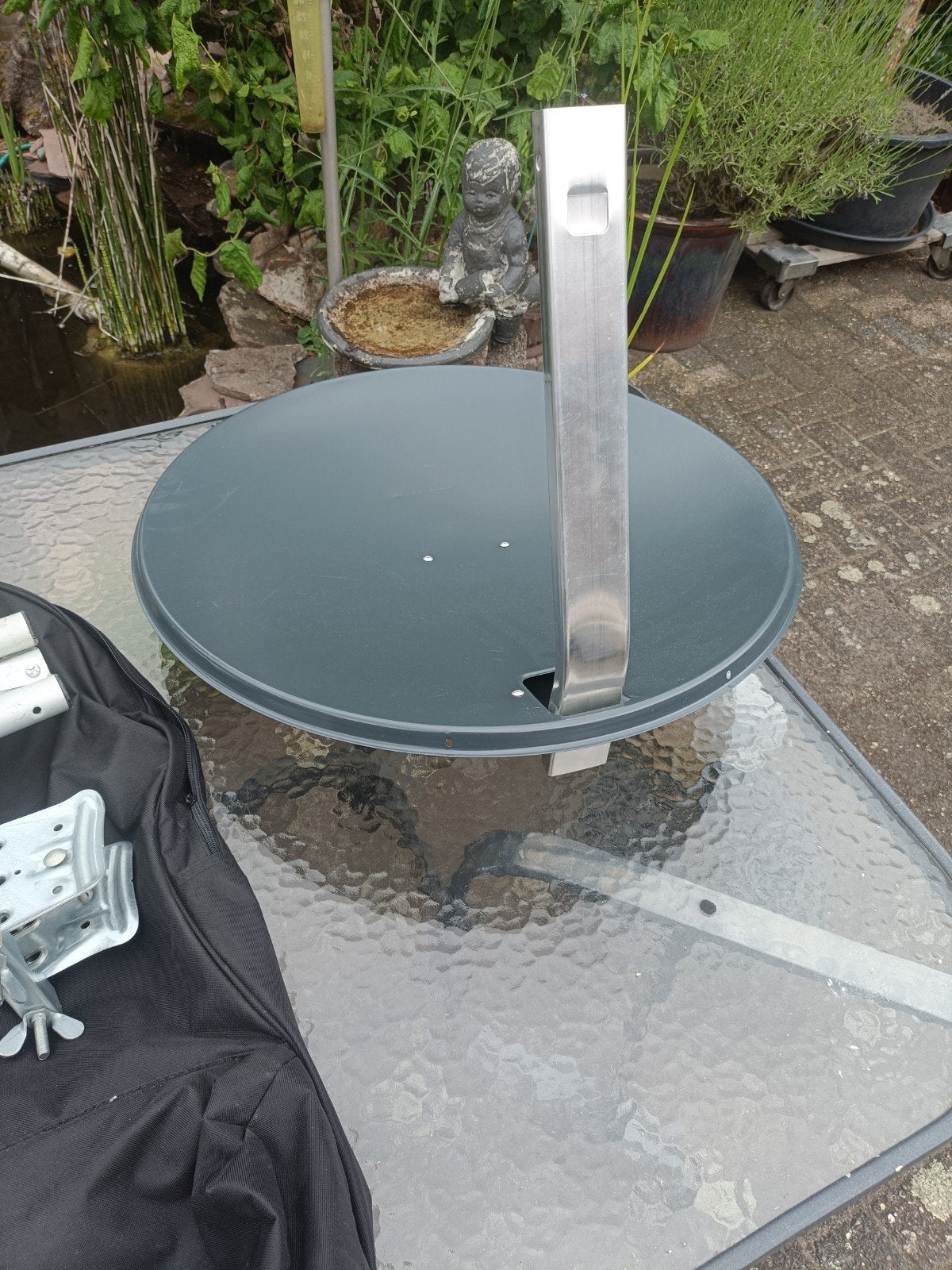 Schotel antenne., Ophalen, Zo goed als nieuw, (Schotel)antenne-accessoires, Overige merken