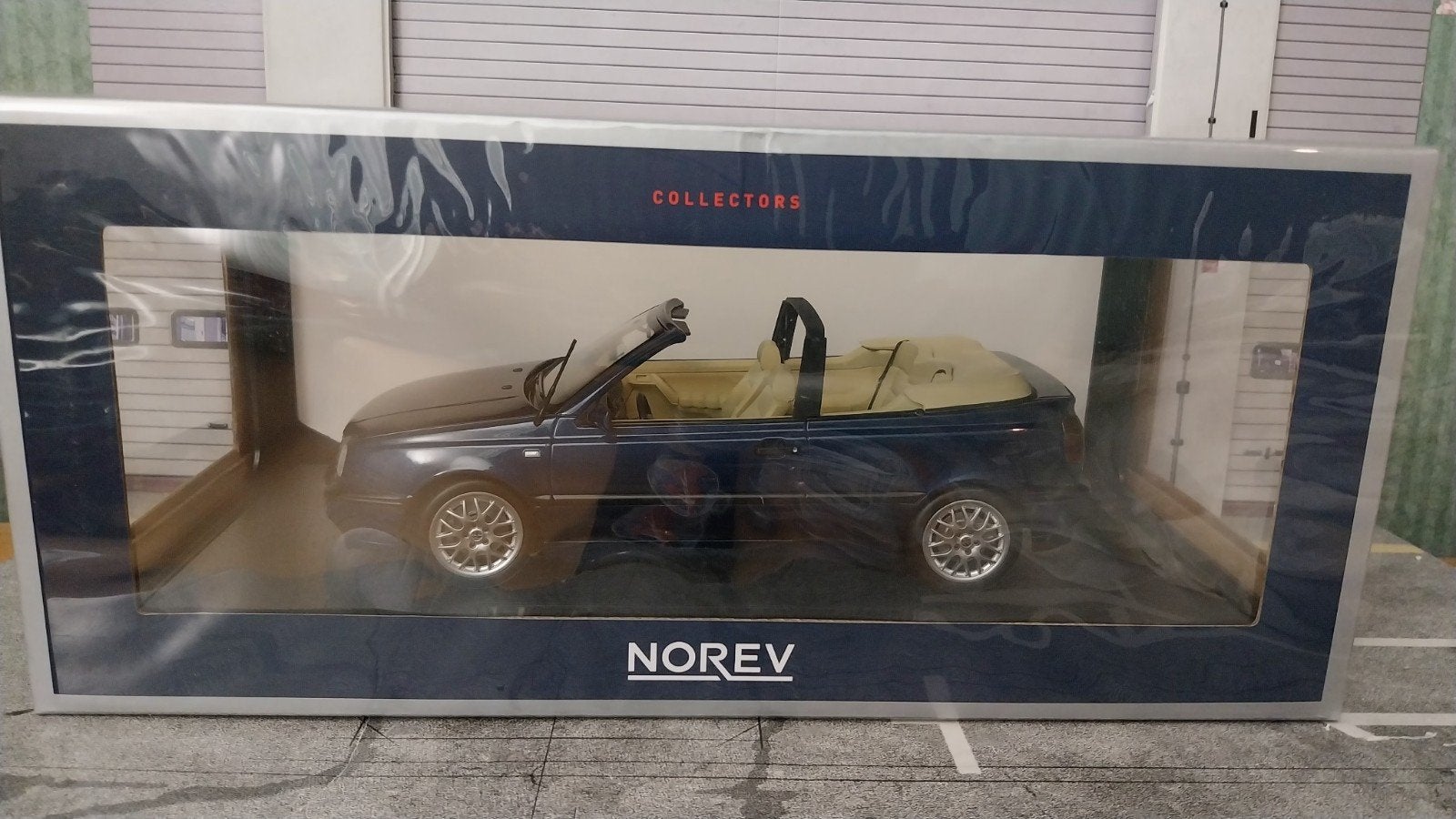 Volkswagen golf 3 cabriolet blauw, Hobby en Vrije tijd, Modelauto's | 1:18, Nieuw, Norev, Ophalen of Verzenden