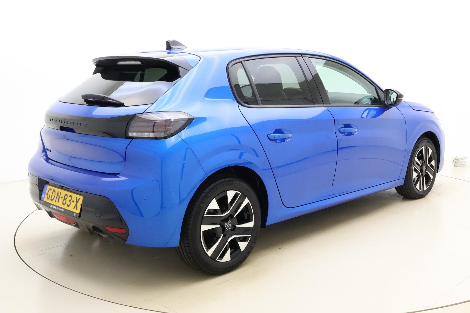 Peugeot 208 1.2T 100pk Allure |Navigatie | Apple Carplay/And, Parkeersensor, 101 pk, Gebruikt, Euro 6