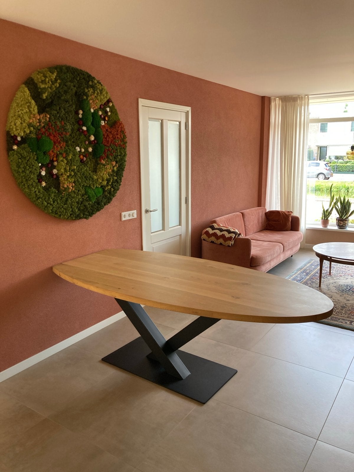 Eikenhouten ovale eettafel met metalen onderstel, Ophalen, Eikenhout, 200 cm of meer, 50 tot 100 cm