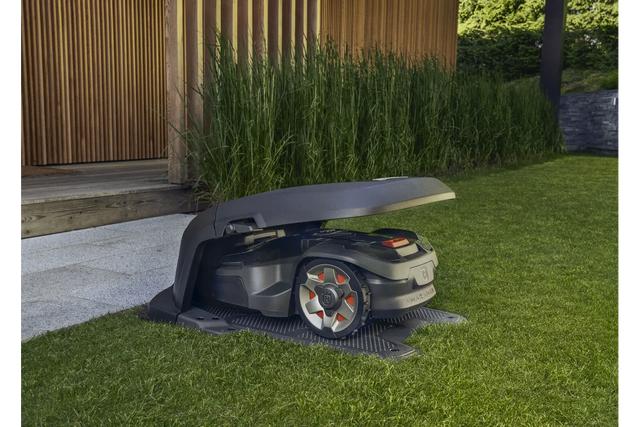 Husqvarna Automower Nera garage, Bestuurbaar via app, Ophalen of Verzenden, Zo goed als nieuw, HUSQVARNA