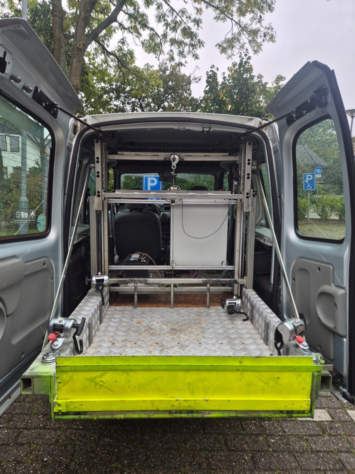 Renault Kangoo 1.6 16V AUT 2007 rolstoelauto vol automatisch, Auto's, Alcantara, 49 €/maand, 1420 kg, Voorwielaandrijving