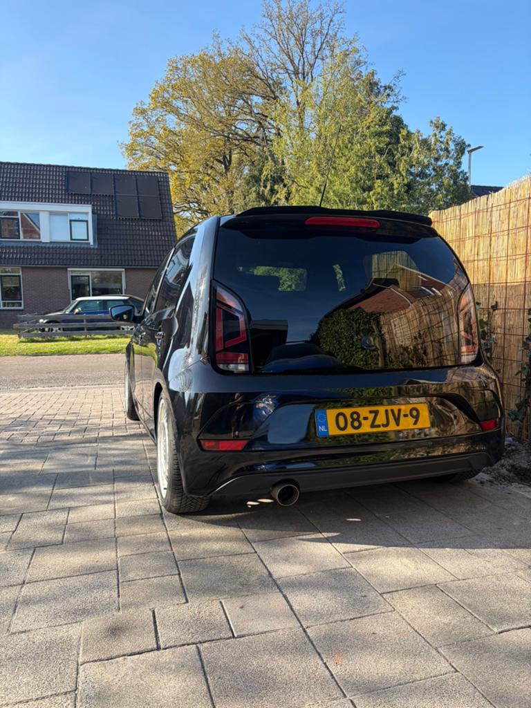 Volkswagen up! Black edition 1.0 55KW AUT 2013 Zwart, Auto's, Volkswagen, Euro 5, Stof, 74 pk, Sound system